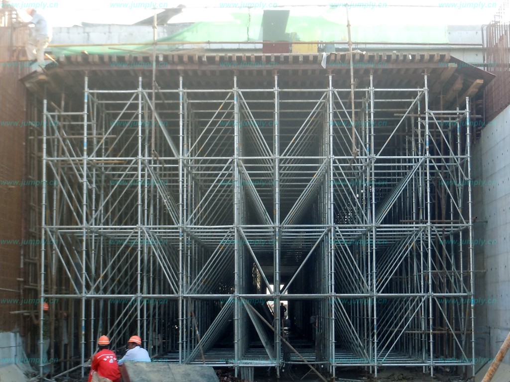 “承插型盤(pán)扣式腳手架,高，太高，過(guò)高就危險(xiǎn)了”